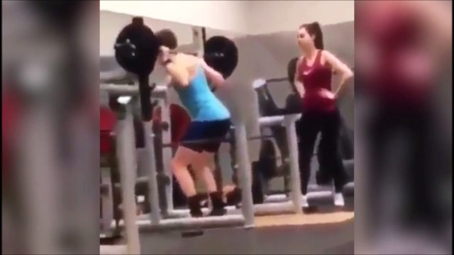 T'es sur que c'est comme ça qu'on fait des squats ! Fail Muscu