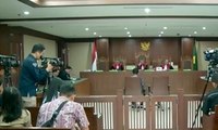 Dituntut 5 Tahun Penjara, Bupati Buton Bacakan Pledoi