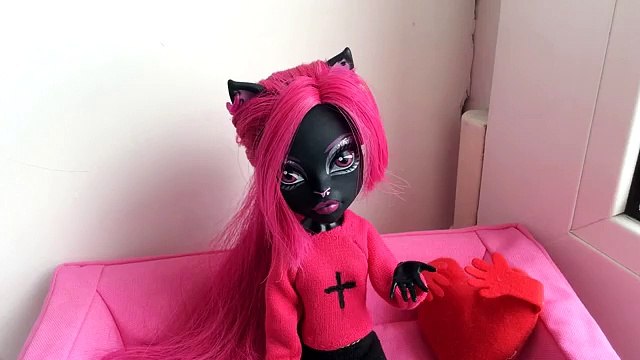 КАК СШИТЬ СВИТЕР ДЛЯ КУКЛЫ ИЗ НОСКА ♡ КАК СШИТЬ ОДЕЖДУ ИЗ НОСКА ♡ FOR DOLLS