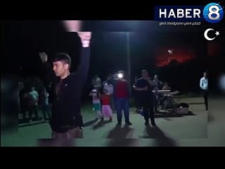 Zeybek oynayan  Özel Harekat Polisi