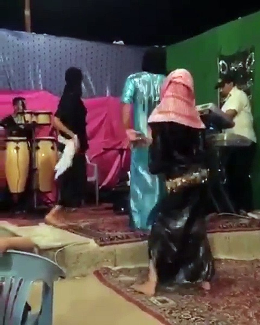 رقص بندری دخترای ایرانی – چمکی قشمی - video Dailymotion