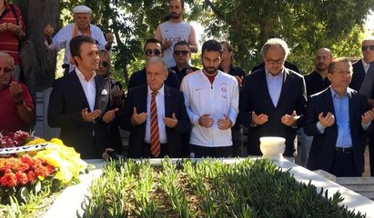 Metin Oktay mezarı başında anıldı