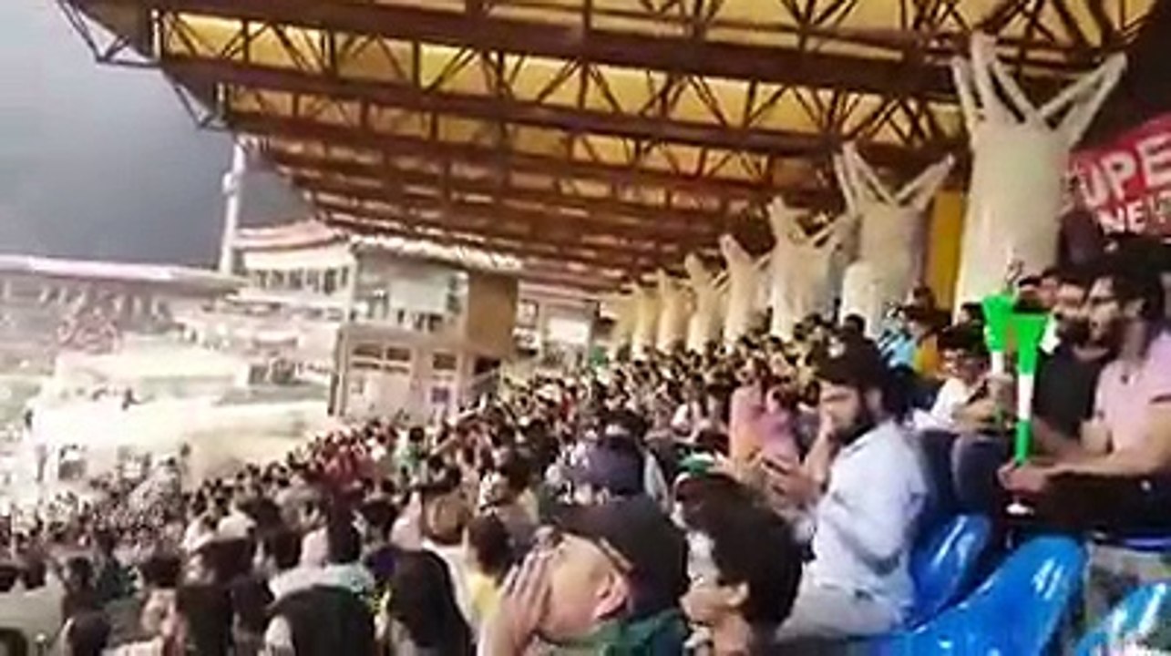 کل کے میچ میں بھی گو نواز گو اور مجھے کیوں نکالا کے نعرے