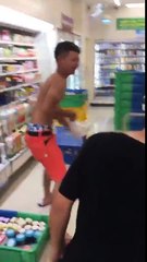 【Twitter・DQN】沖縄のファミマでアイスケースに入る少年