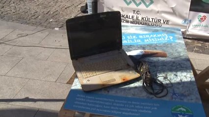 Denizden Çıkan Atıklar Balıkçı Tezgahlarında Sergilendi