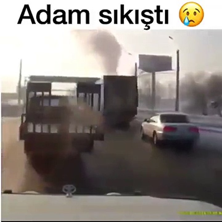 Offf_İki Araç Arasına Sıkıştı...