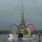 Des anneaux olympiques sur le Trocadéro après la victoire de Paris 2024