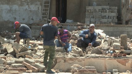 Edificaciones destruidas  y arboles en las calles, al balance en Cuba luego de Irma