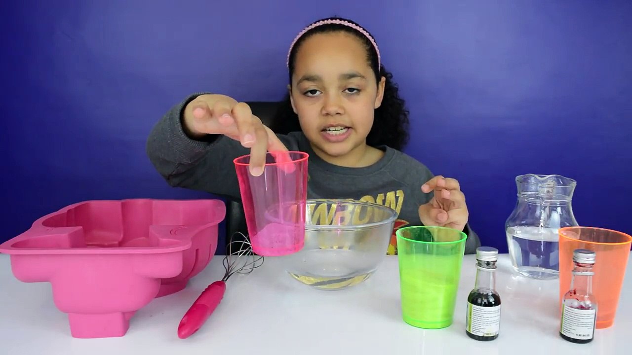 ITS GUMMY!! DIY Giant Gummy Hello Kitty | Candy & Sweets Review