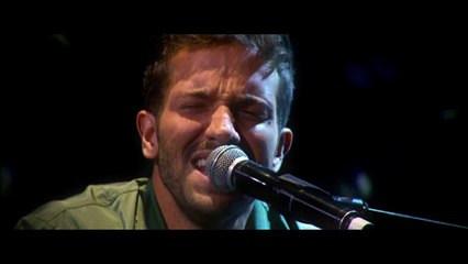 Pablo Alborán cantando por primera vez "Saturno" en directo