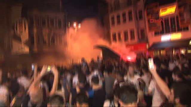 Beşiktaşlı Taraftarlar Porto Galibiyetini Kutladı