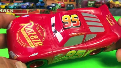 Disney Cars 3 Race & Reck Lightning McQueen And Revvin Cruz Ramirez Crash & Wreck new cars