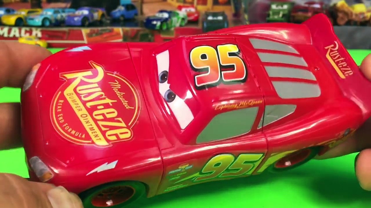 Disney Cars 3 Race & Reck Lightning McQueen And Revvin Cruz Ramirez Crash & Wreck new cars