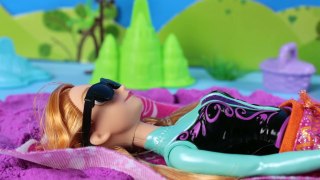 Barbie Chelsea & Ken vs Frozen Anna: Enterrada na areia movediça roxa - Barbie Portugues Brasil