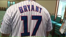 Kris Bryant Sends Thank You Cards to Cubs Fans Who Sent Them Wedding Gifts