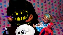 | Batgirl SPIDERBABY ve DONDURULMUŞ ELSA bebek Galaxy Yumurta yapar Easter Egg Fun IRL