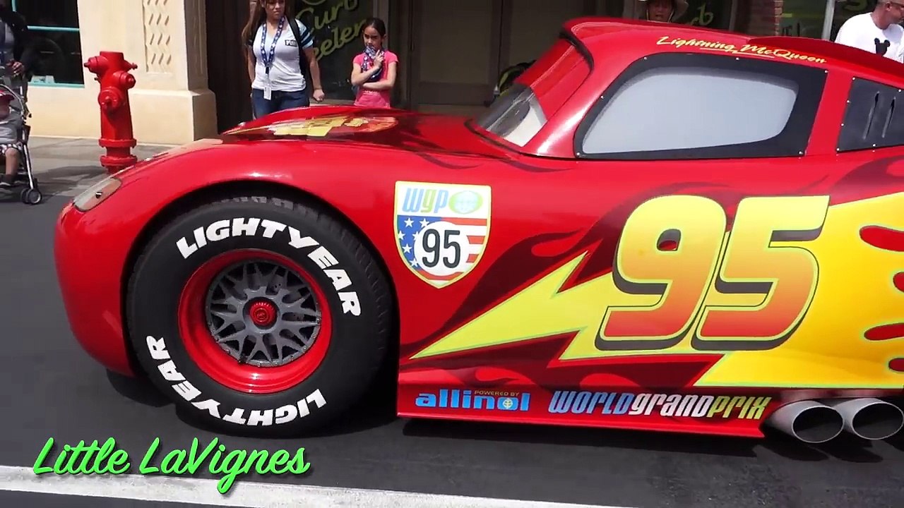 HUGE LIGHTNING MCQUEEN Disneyland Family Fun Amusement Park Disney Cars Toys for Kids!