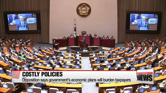 Rival lawmakers clash over government's economic agendas