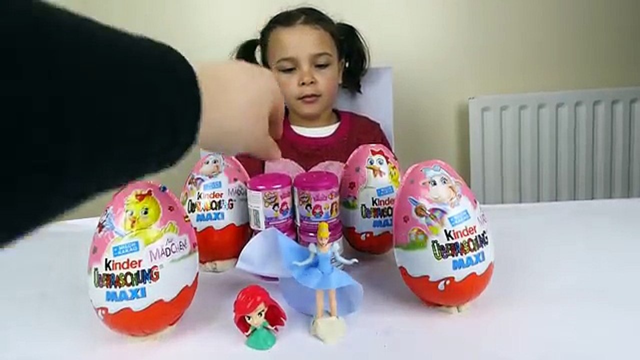 Et Château des œufs géant Princesse avec Disney rapunzel surprise maxi kinder fashems mashems