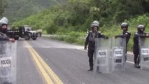 Alumnos de Ayotzinapa liberan a los policías retenidos en el sur de México