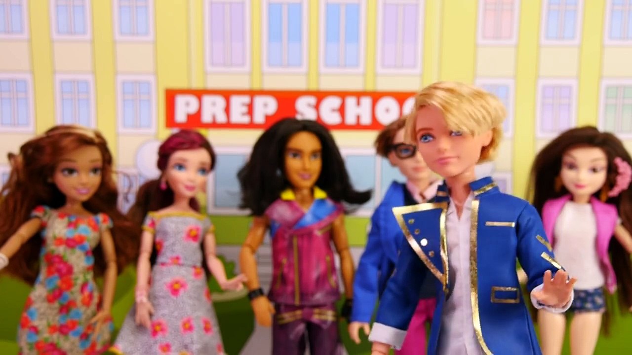 Maleficent Betrays Mal from Descendants. DisneyToysFan