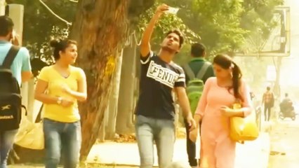 आखिर क्यों ये लड़का बीच सड़क पर लड़कियों की सेल्फी लेरा है ! प्रैंक