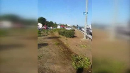 Otobüsün Çarptığı Otomobil İkiye Bölündü: 3 Yaralı