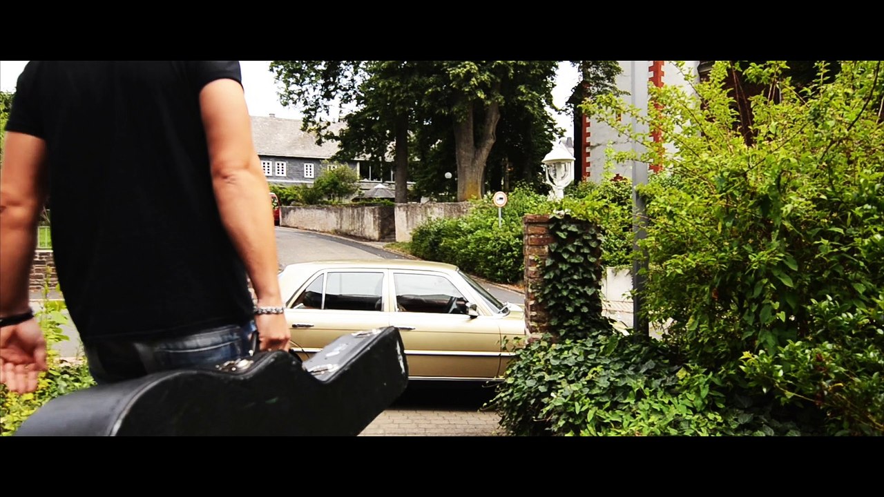 THE NEW ROSES - Life Ain't Easy (For A Boy With Long Hair) (Official Video) | Napalm Records