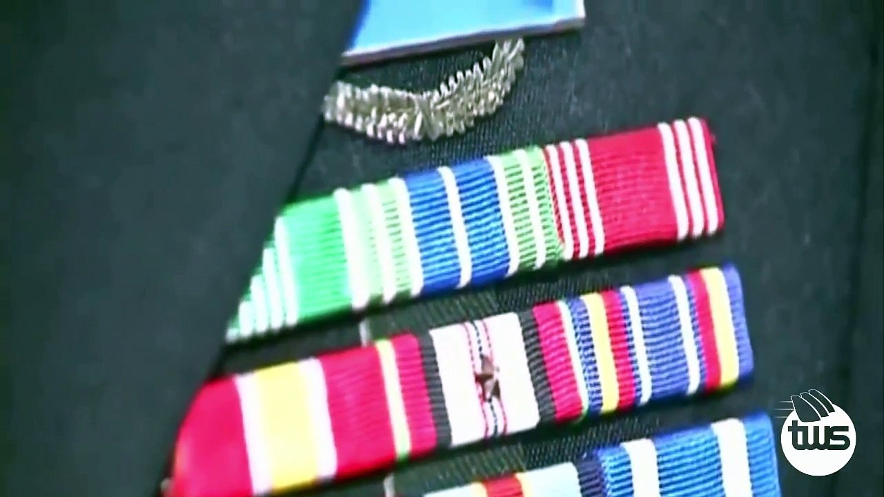 Soldier Surprises Little Sister at Her Graduation