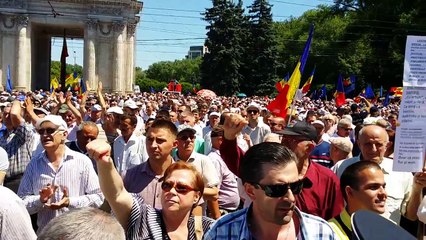 Sergiu Mocanu şi Daniela Bodrug la protestul din 7 iunie 2015
