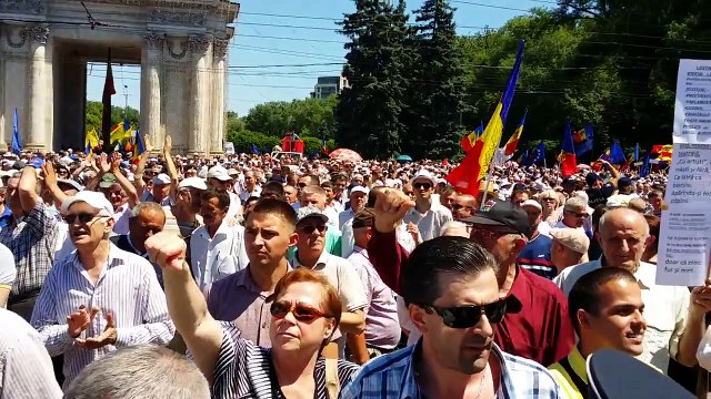 Sergiu Mocanu şi Daniela Bodrug la protestul din 7 iunie 2015
