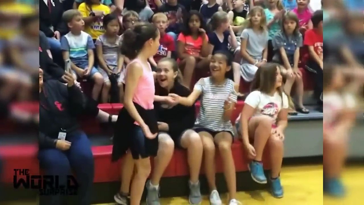 Soldier surprises Daughter at Stewarts Creek Elementary