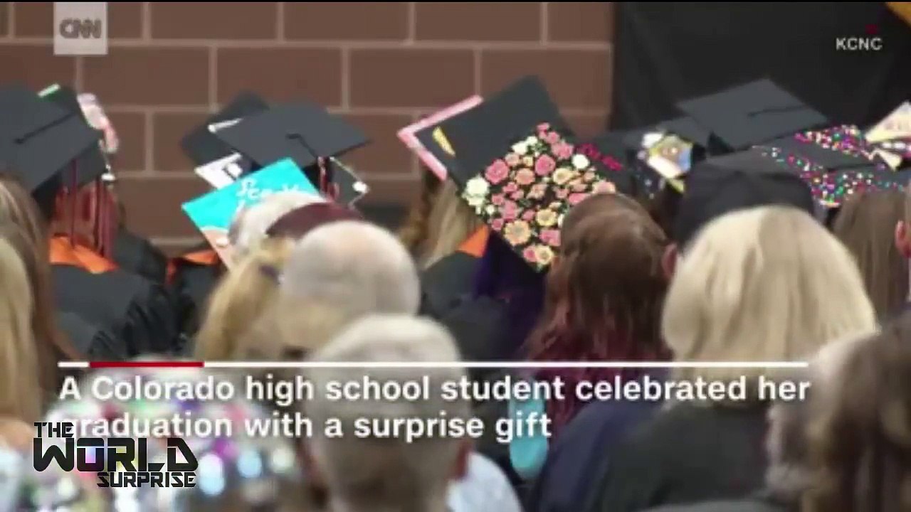 Soldier surprises sister at graduation