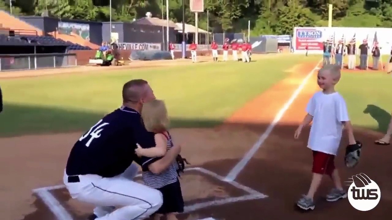 Soldiers Coming Home Surprise Compilation #3 - April 2017