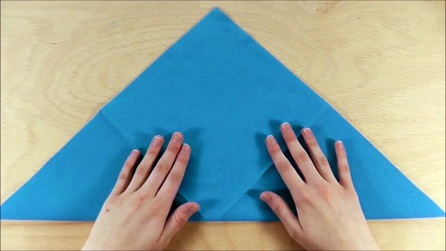 Servietten falten: Schleppe bzw. Rakete - einfache DIY Tischdeko zur Hochzeit basteln