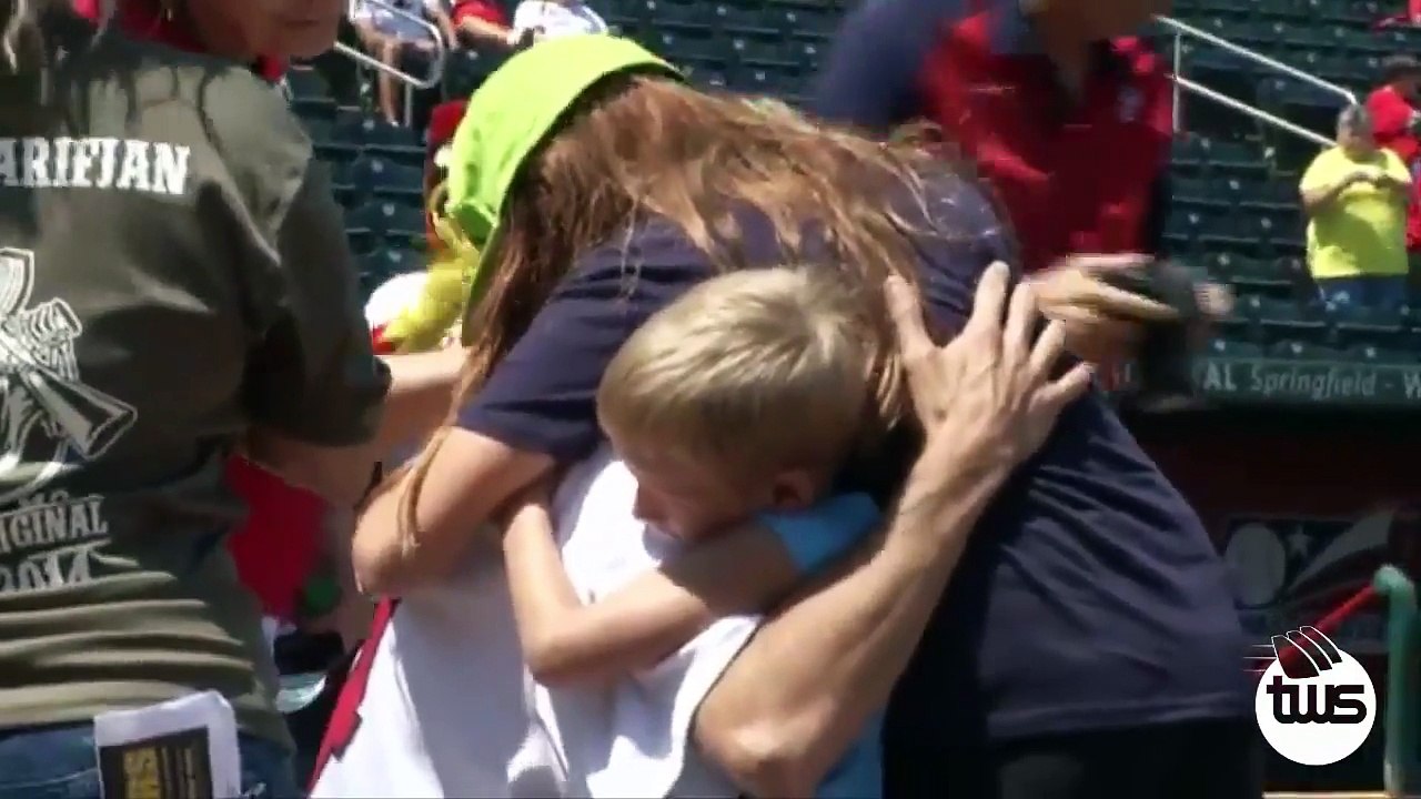 Soldier Surprises His Kids at Sunday's Springfield Cardinals Game