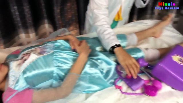 Doc McStuffins Farting Princess Tummy Ache Checkup Gives Needle & Check Up Shot Minnie ToysReview