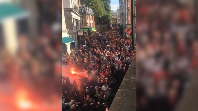 Les supporters de Cologne arrivent en nombre à Arsenal