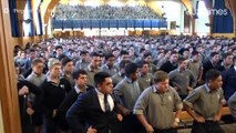 Haka feito por alunos de uma escola secundária