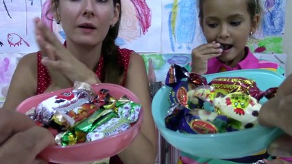 Rusya ve ukrayna abur cuburlarını deniyoruz. Eğlenceli çocuk videosu