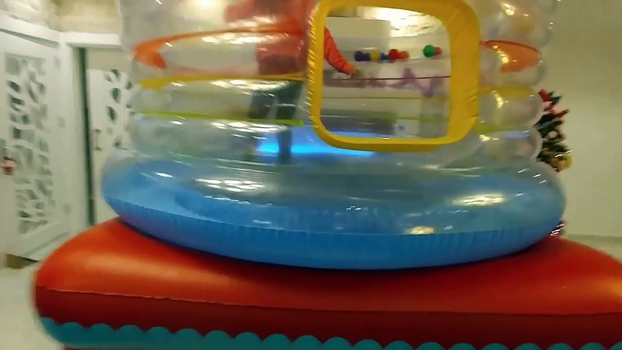 2 zıplama havuzu ile evde çılgın oyunlar, eğlenceli çocuk videosu