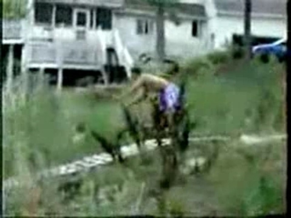 régis fait un "saut" en vélo