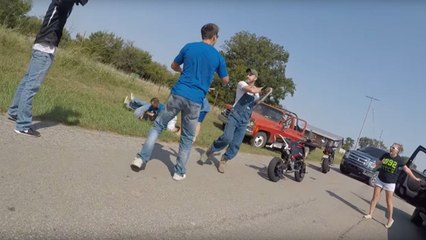 Road Rage entre des motards et des Hillbillies