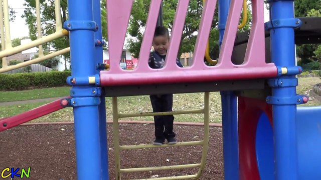 Unboxing Dynacraft Minions 6V Rocket Car Electric Battery Powered Ride On Car Ckn Toys