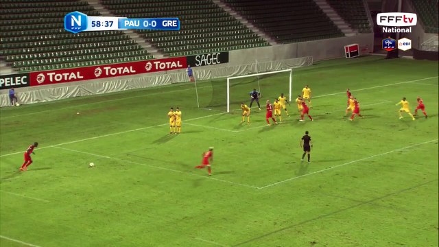 Coup franc à l'entrée de la surface