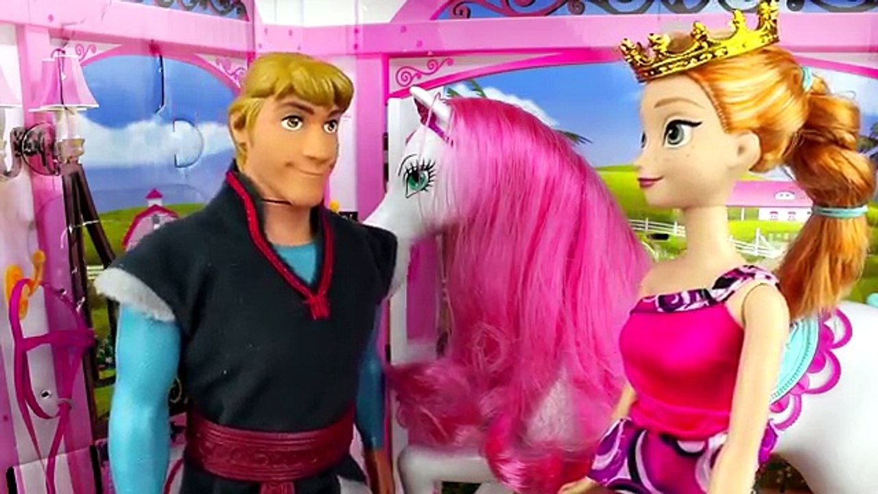 Frozen Anna Becomes Queen of Arendelle and Kisses Kristoff. Disney Princess Parody. Elsa,Jack Frost