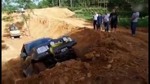 Top 10 Best Ever Off-Road Driving Stunts by 4x4 Cars