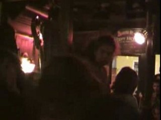 des notes et des mots au Galway sur le thème de l'injustice