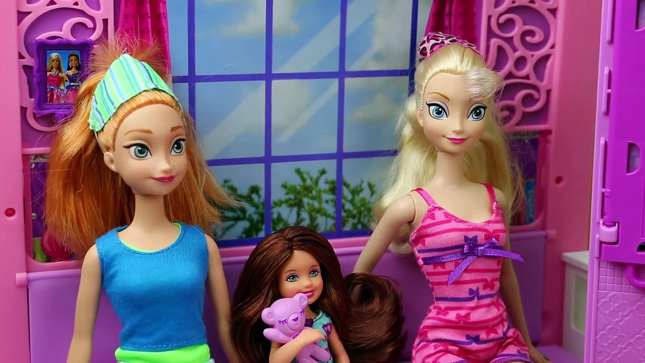 Anna & Elsas Kids Get Messy with Flying Sneezes. DisneyToysFan