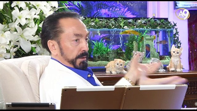 İngiliz derin devletini yöneten kişi yani Deccal ben İsa Mesihim dolayısıyla Allah’ım iddiasındadır